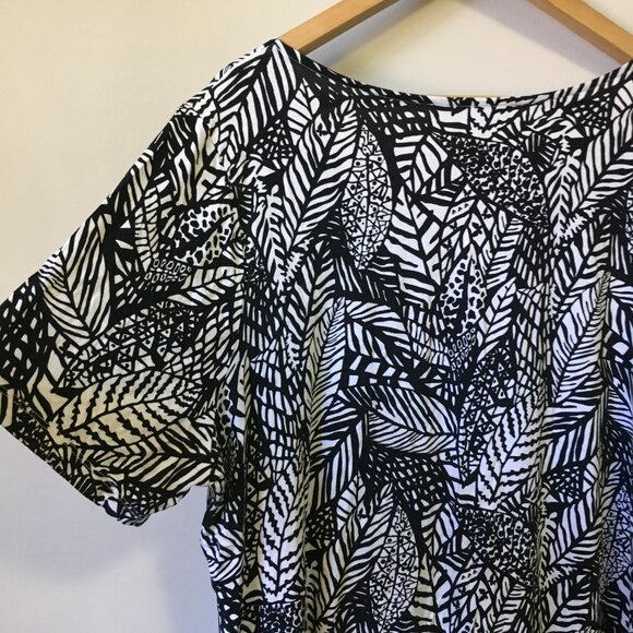 Penningtons Tropical B&W Leaf Bow Tie Collar Viscose Tee - Picture 6 of 12